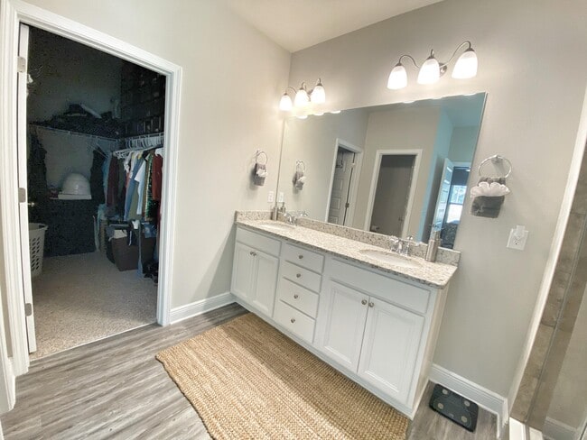 Building Photo - 3605 Turquoise Dr