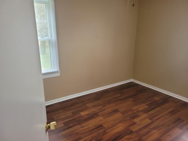 Bedroom 1. - 703 McArthur Blvd