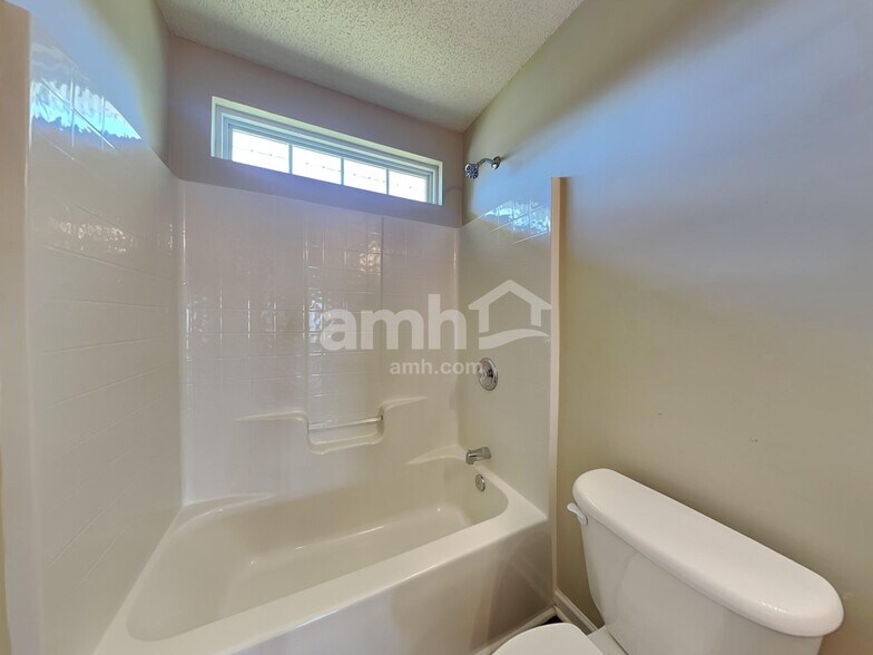 Building Photo - 720 Waterbrook Ln