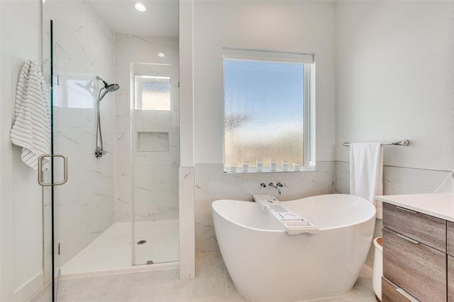 Building Photo - 2235 Lovedale Ave