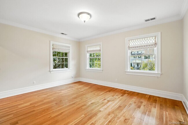 Building Photo - 9 Oak Way