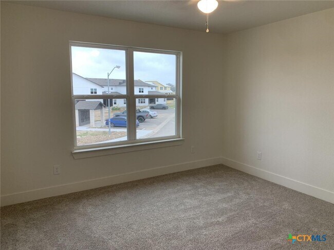 Building Photo - 1854 Royal Loop