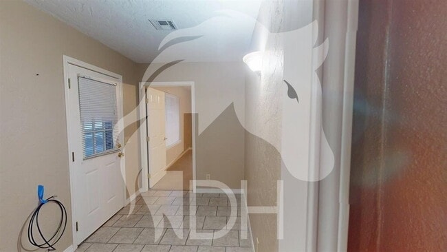Building Photo - "Charming 3-Bed Home  in Woodward!"