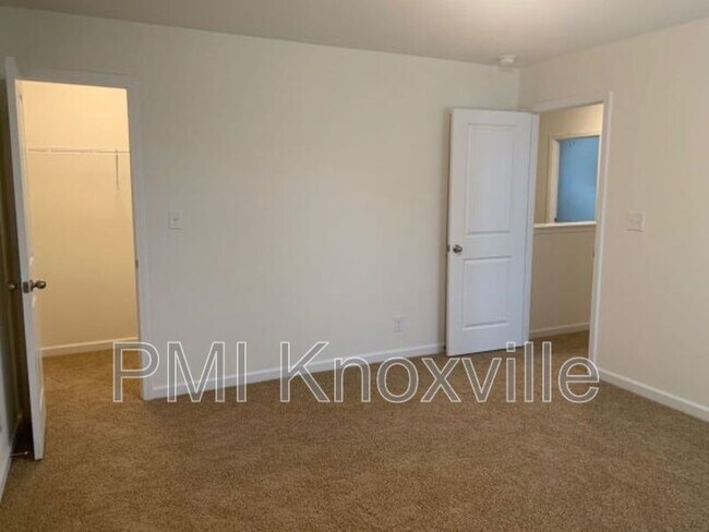 Building Photo - 5371 Calvert Ln