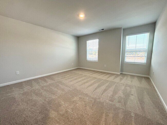 Building Photo - ABSOLUTELY BEAUTIFUL BRAND-NEW BUILD TOWNHOME