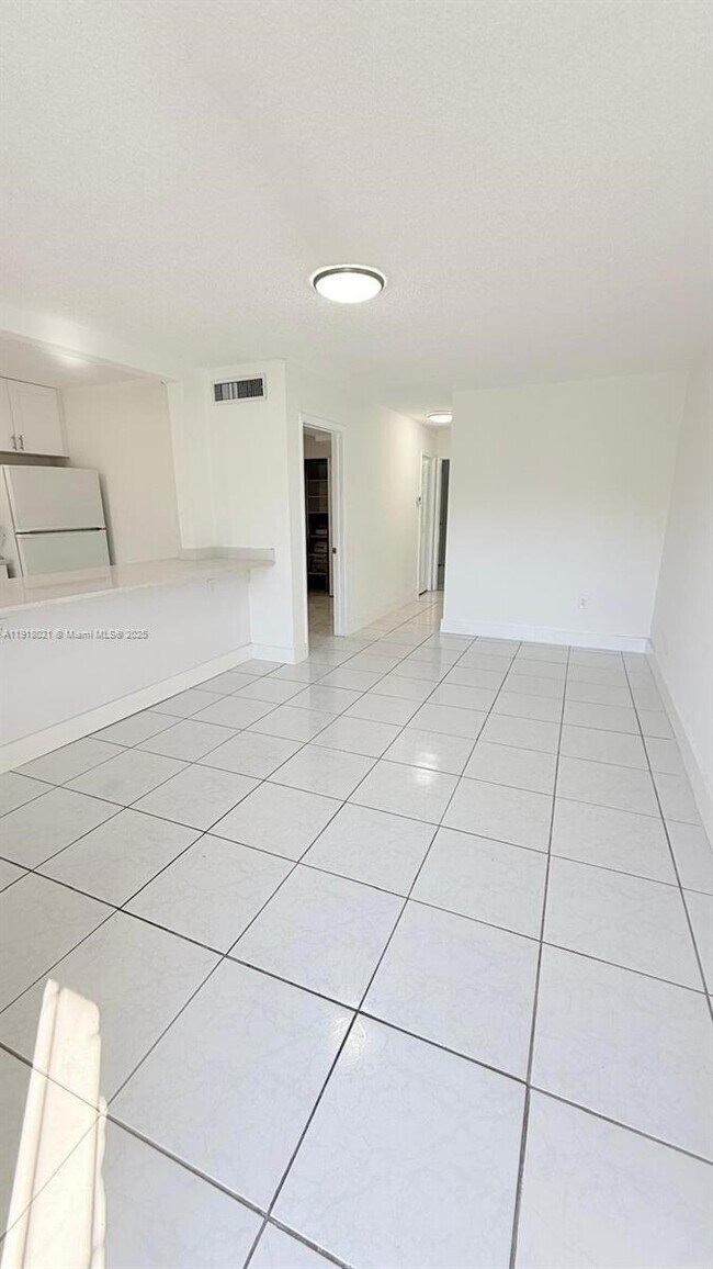 Building Photo - 20337 NE 2nd Ave