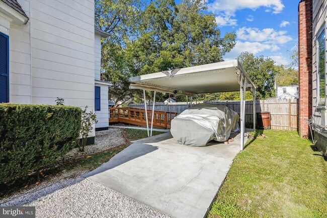 Building Photo - 817 Locust St