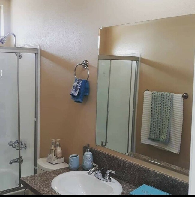 Building Photo - 9146 Somerset Blvd