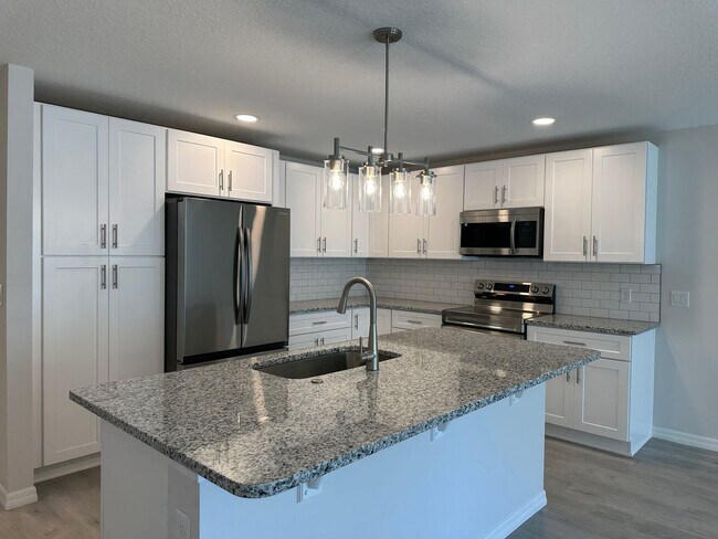Building Photo - NEW 3/2/1 ready to rent! Pet friendly.
