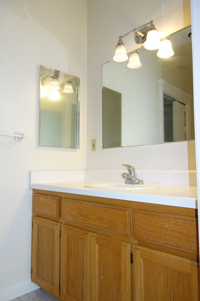 Building Photo - Charming 1910 Winters Home – 3 Bed, 2 Bath – Steps from Historic Downtown