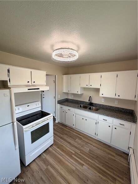 Building Photo - 9976 Darrow Rd