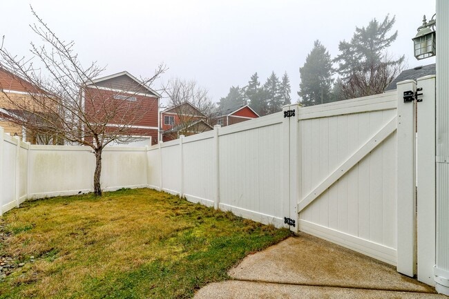 Building Photo - Beautiful Lacey Home with new paint and carpet in Popular Edgewater Community