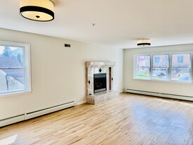 Building Photo - 166 Woodside Ave