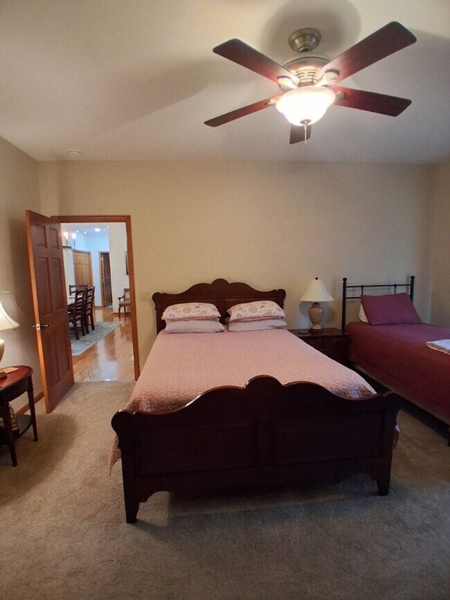 Building Photo - $1,800 - 2 Bed / 2 Bath Furnished Luxury Creekside Condo Overlooking 18th Fairway at SMCC