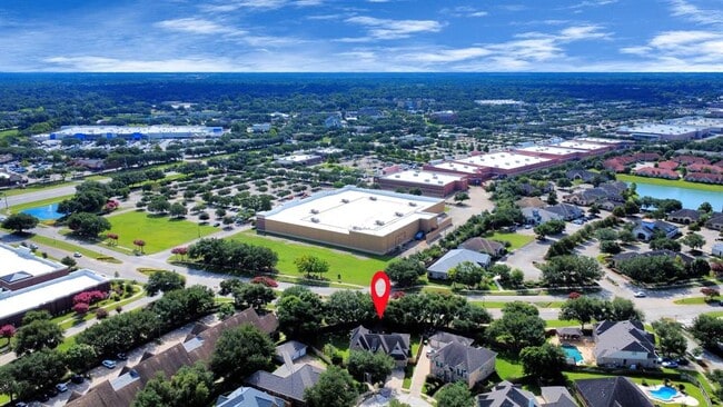 Building Photo - 3811 Parkside Dr