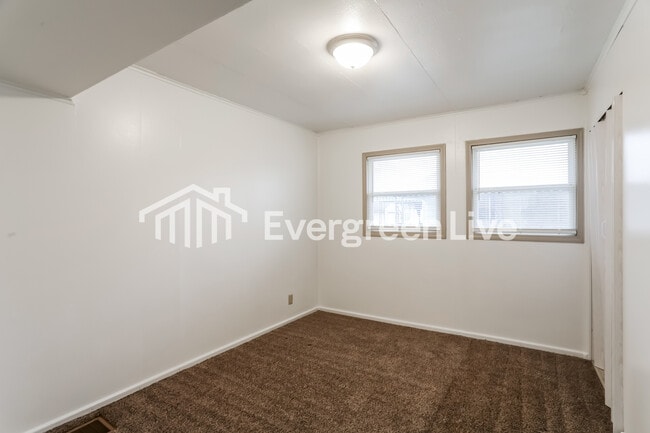 Building Photo - 3189 Astor Ave