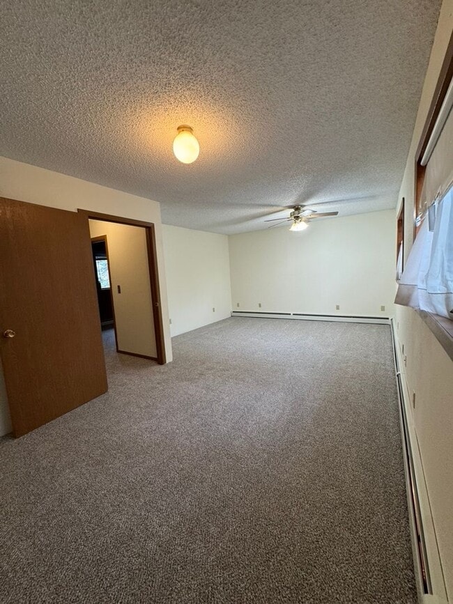 Building Photo - 5 Bedroom, 3 Bathroom, 2 Car Garage in North Pole - FUEL INCLUDED!