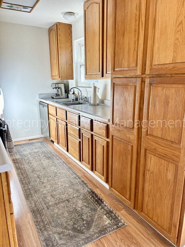 Building Photo - 9722 W Polk Dr