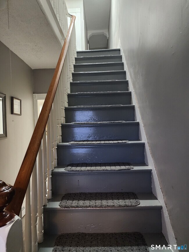 Building Photo - 158 N Main St