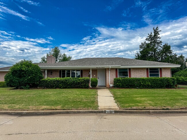 Primary Photo - 2700 SW 85th St