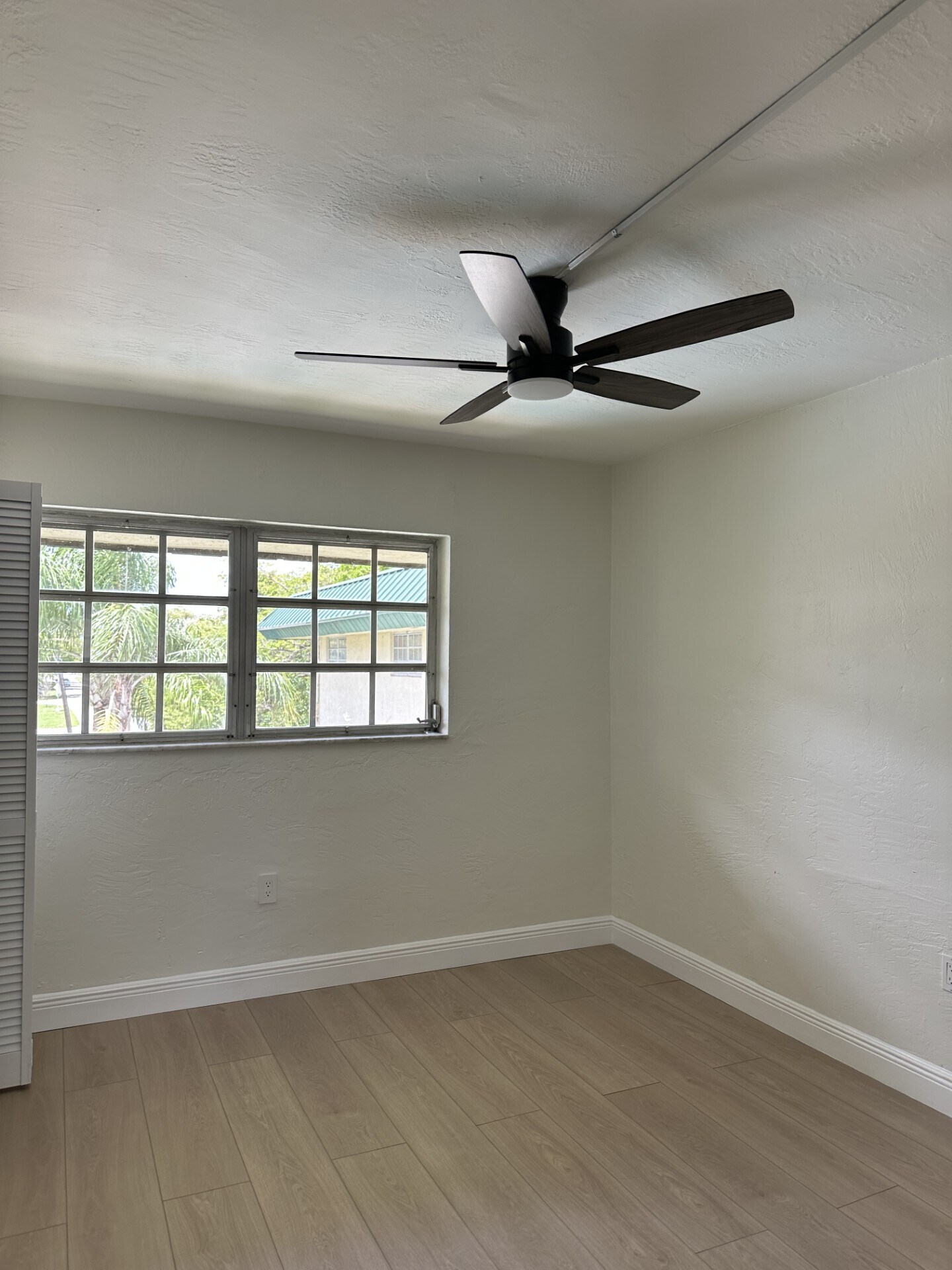 Building Photo - 465 Swallow Dr