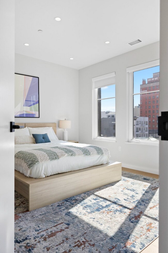 Building Photo - 693 Sutter St