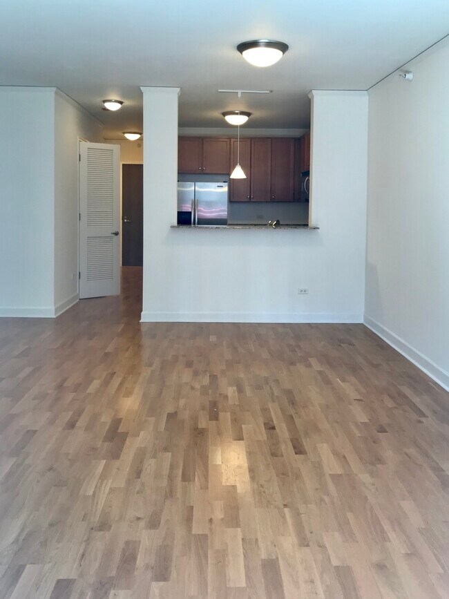 Building Photo - 450 E Waterside Dr