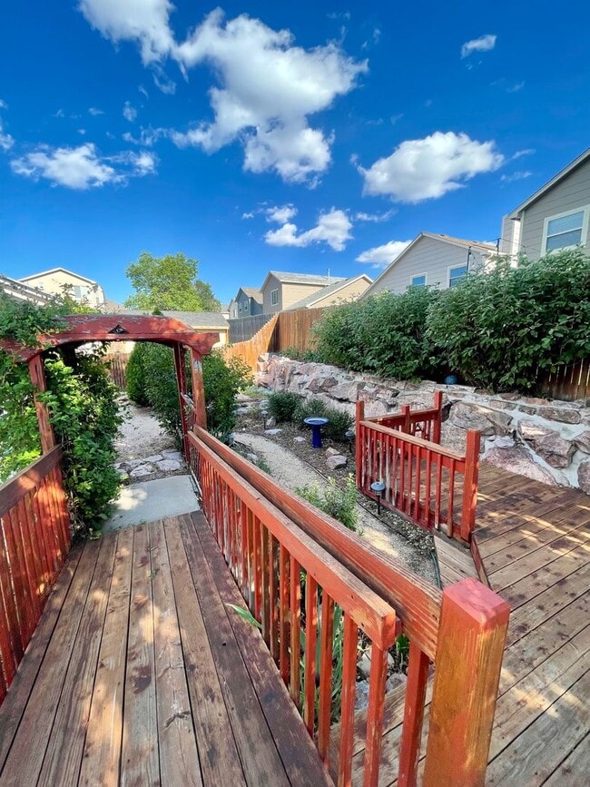 Building Photo - 4 Bed Rancher in District 20!!!