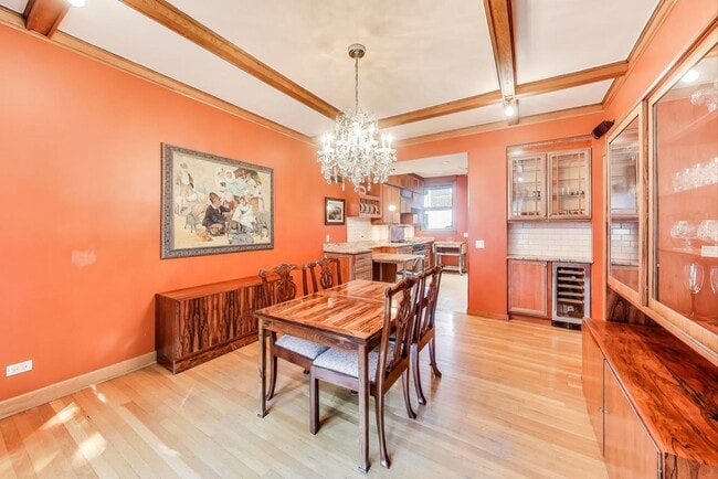 Building Photo - 4200 N Hermitage Ave