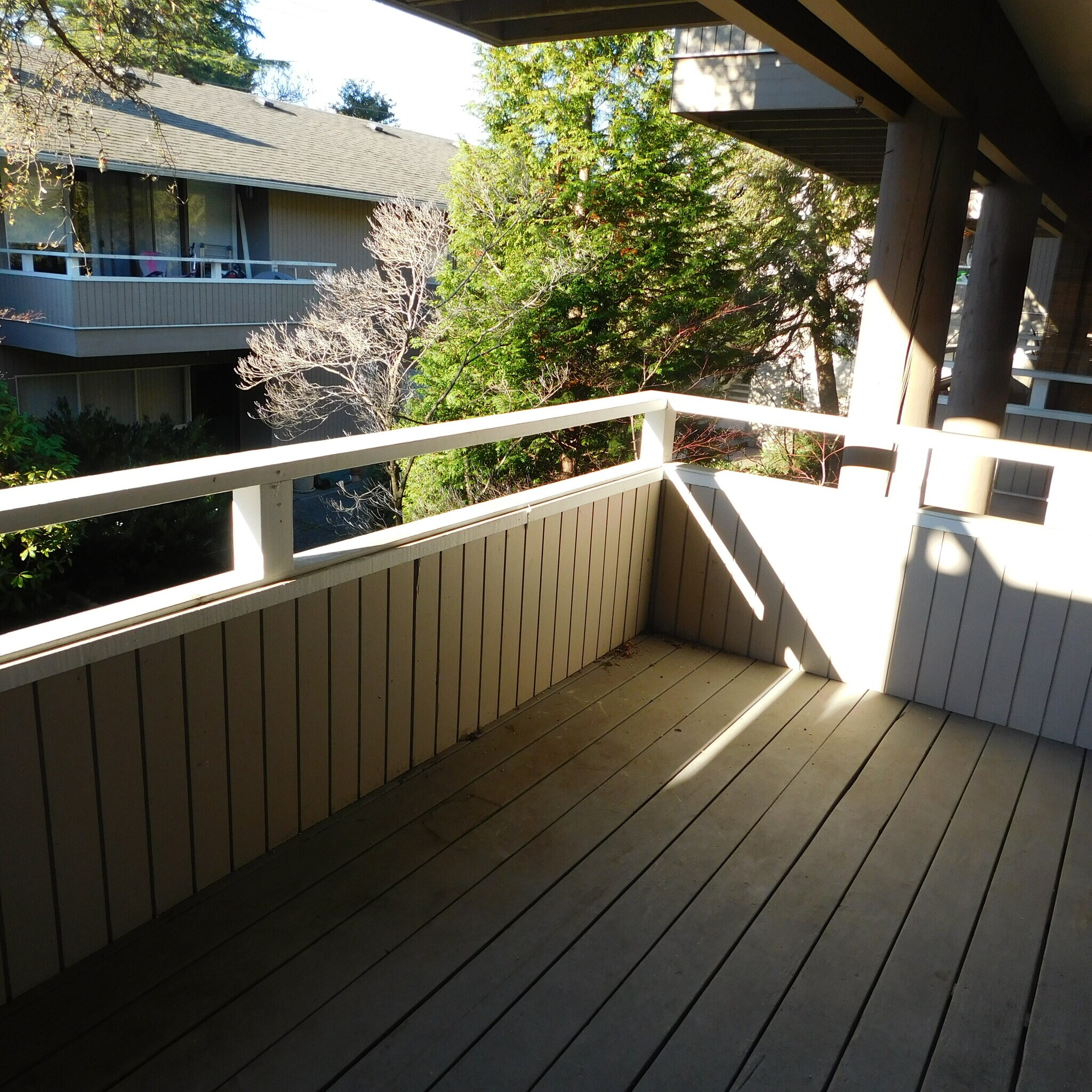 Building Photo - 922 100th Ave NE