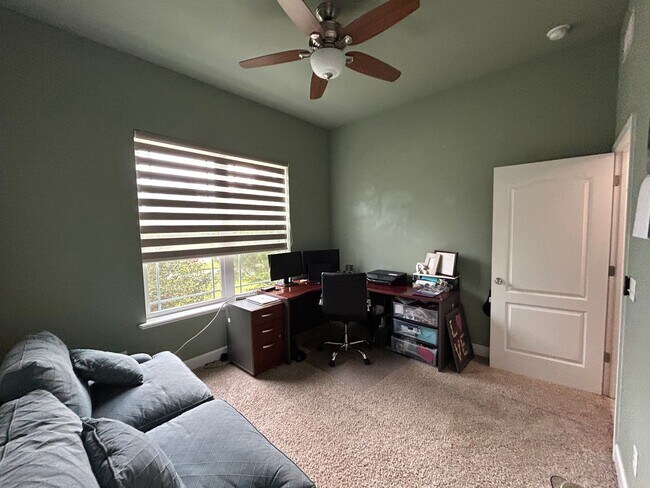 Building Photo - Elegant 3/2 in Oakmont