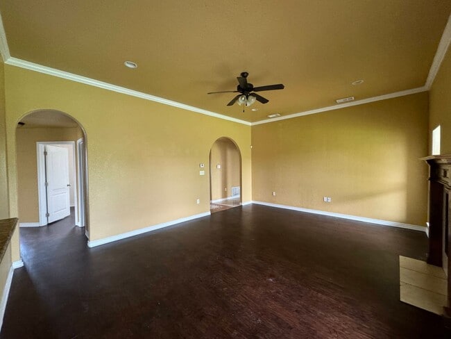 Building Photo - 9600 Diana Dr