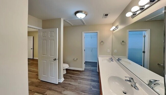 Building Photo - 437 Ruby Oaks Ln