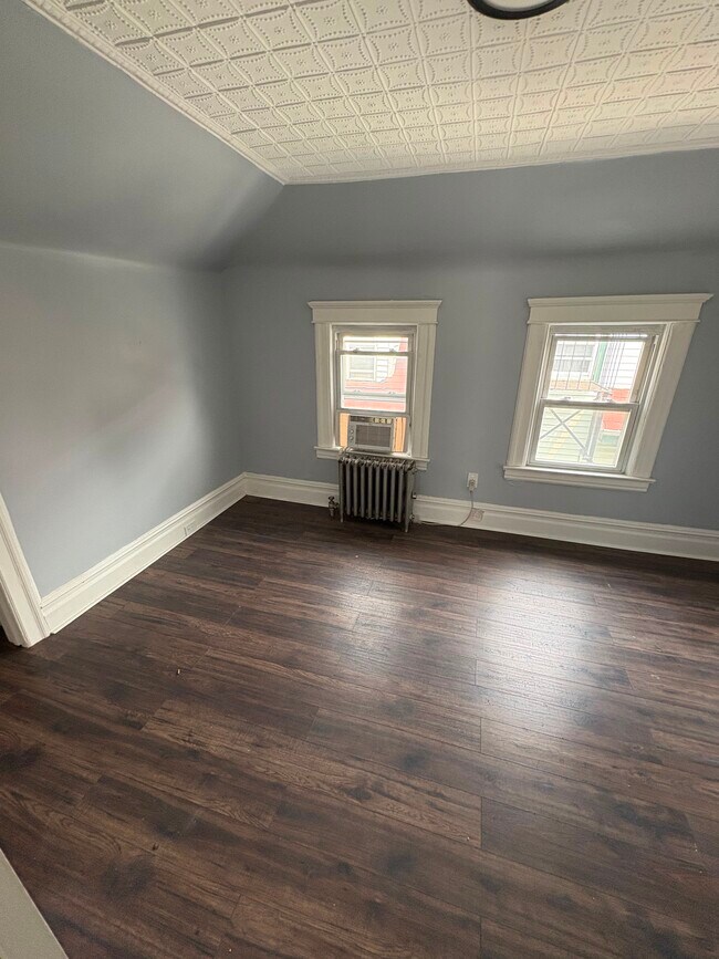 Building Photo - 352 S Tenth Ave-