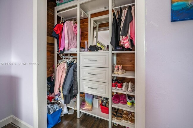 Building Photo - 9520 E Broadview Dr