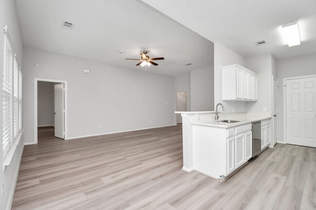 Building Photo - 24118 Wild Horses Ln