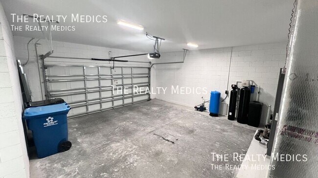 Building Photo - 3299 Bowline Ave
