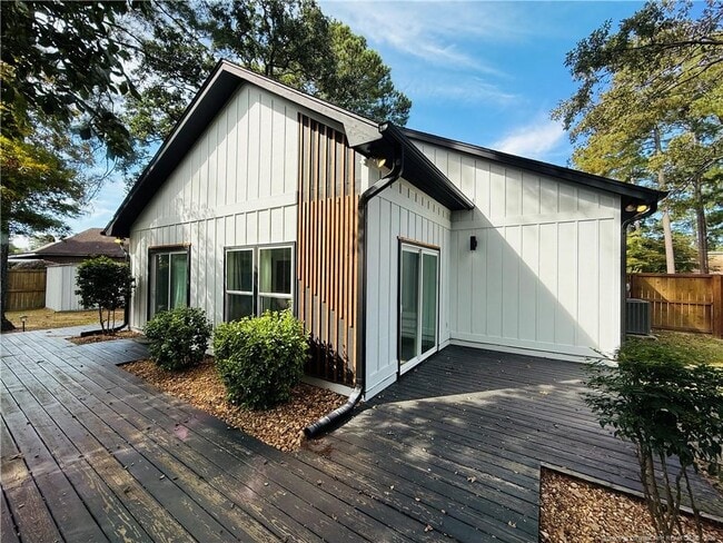 Building Photo - 300 Wedge Ct