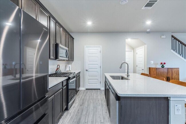 Building Photo - 122 Fairmeadow Downs Dr