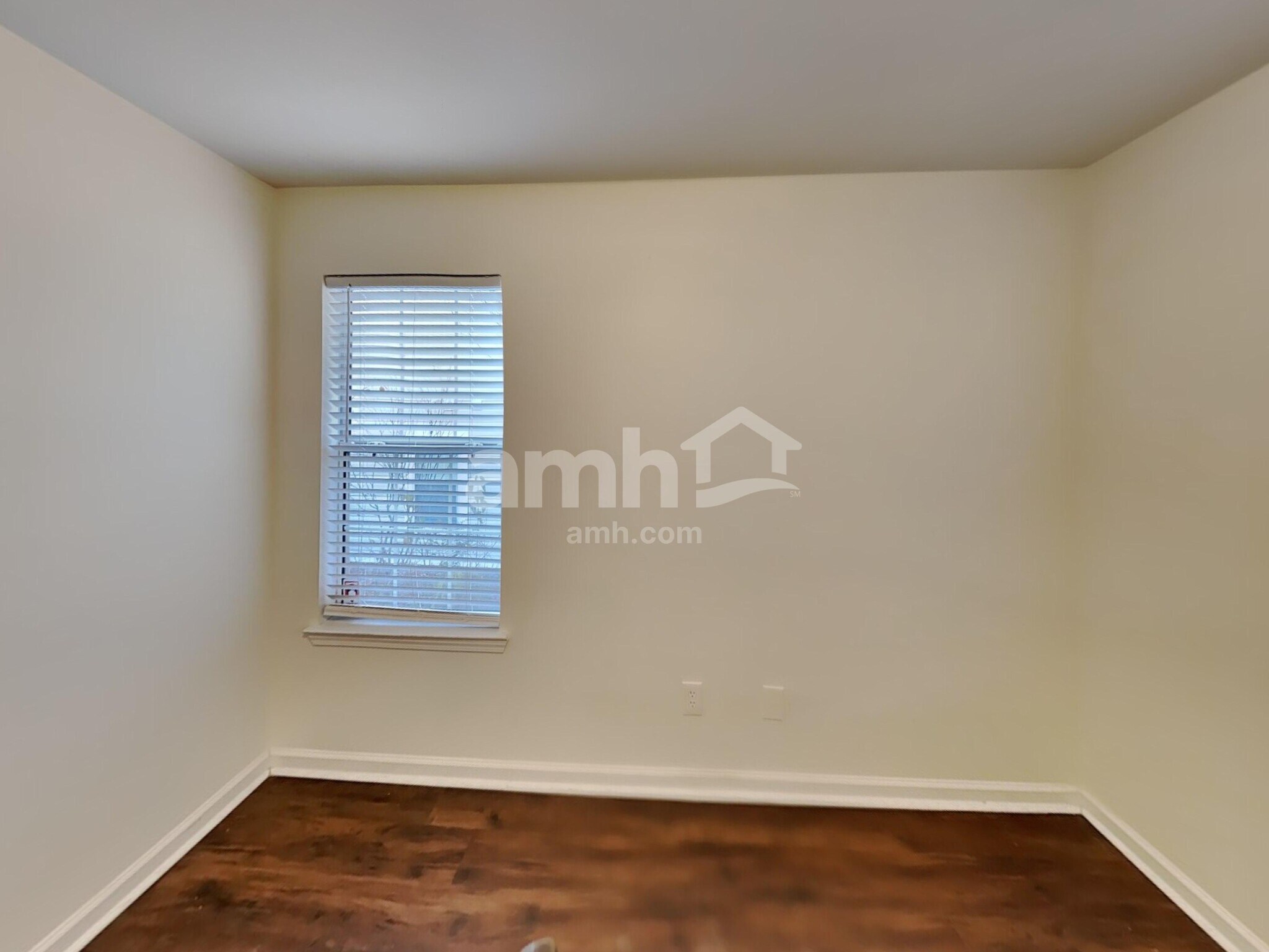 Building Photo - 408 Fairlawn Dr