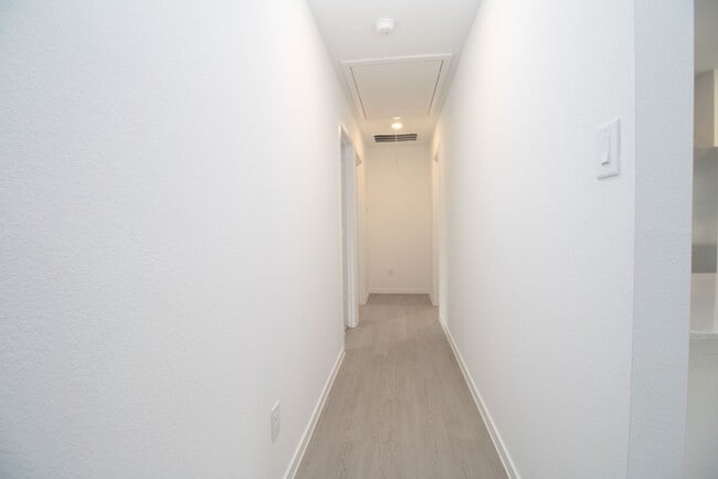 Building Photo - 2092 Cedar Way Dr