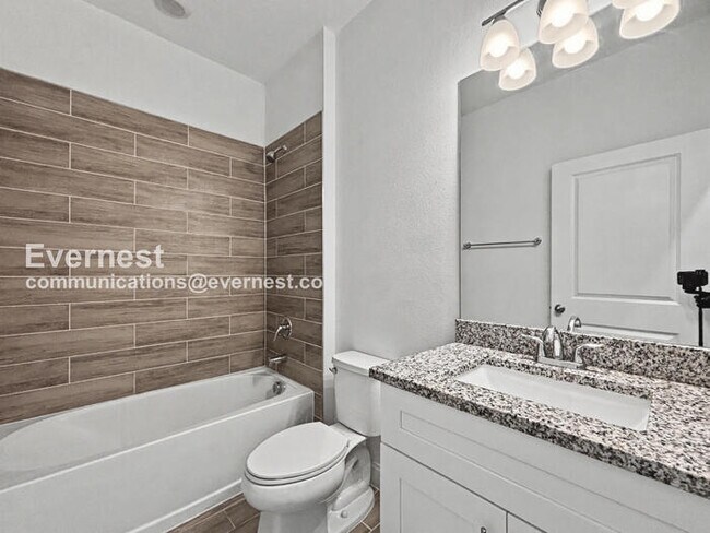 Building Photo - Limited Time Special Offer / 4 Bed, 3.5 Bath Home with Garage / Pet-Friendly / Vouchers Accepted ...