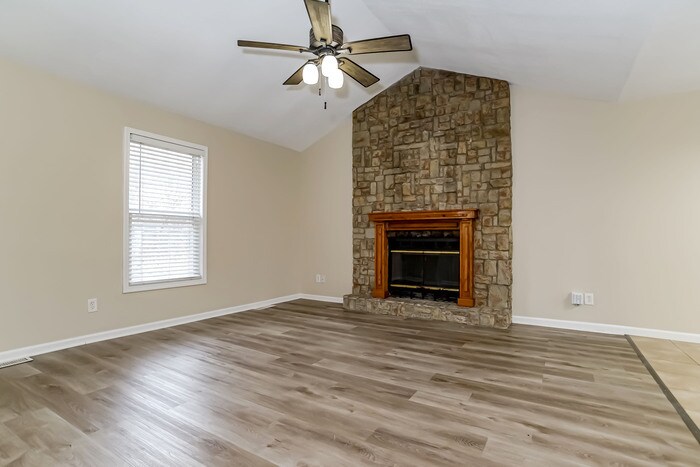 Building Photo - 706 Autumn Dr