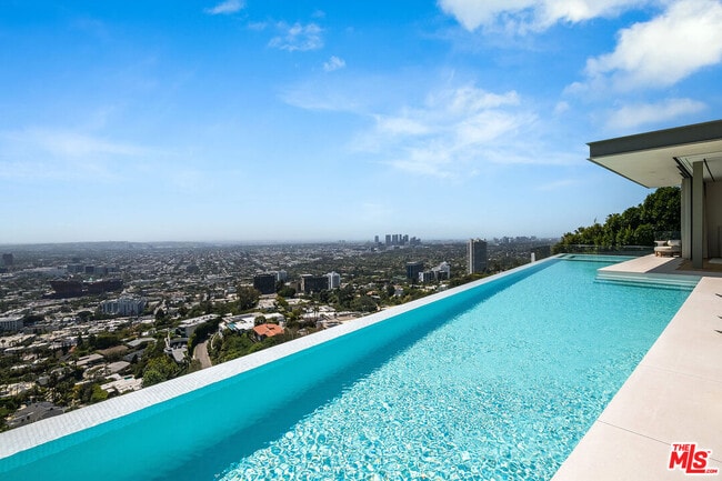 Building Photo - 9016 Thrasher Ave