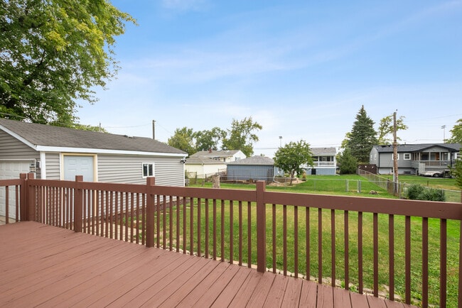 Building Photo - 8818 Fairway Dr