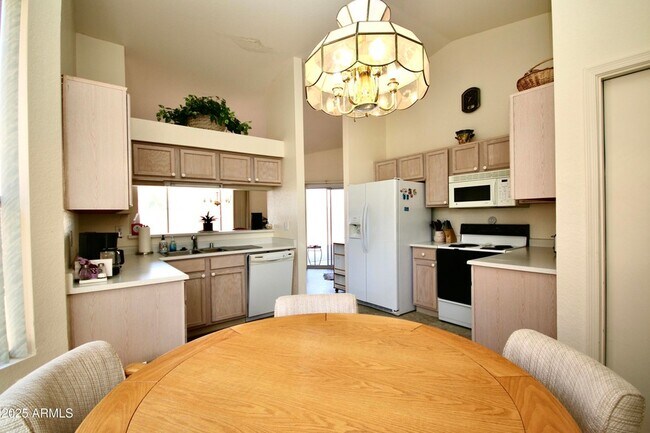 Building Photo - 6973 S Oakmont Dr