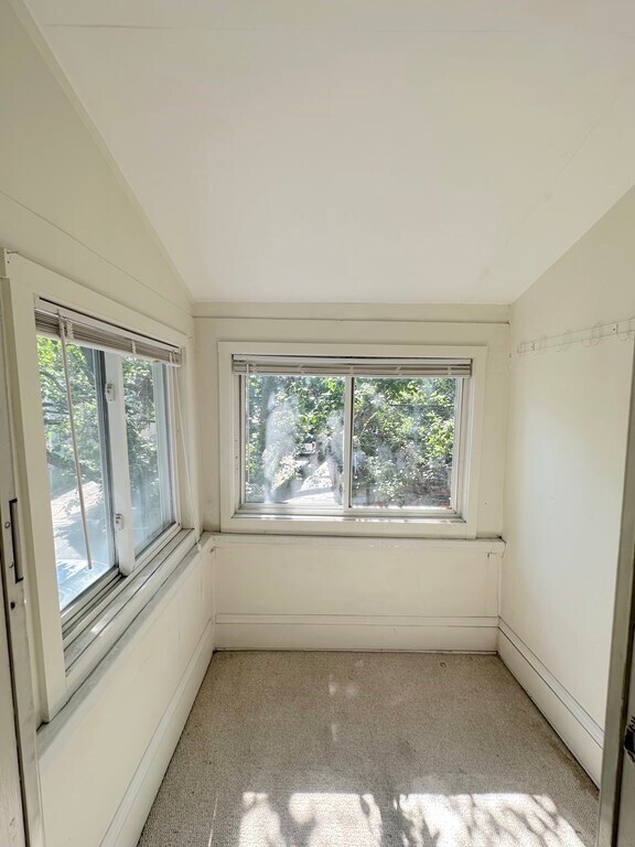 Building Photo - 20 Rossmore St