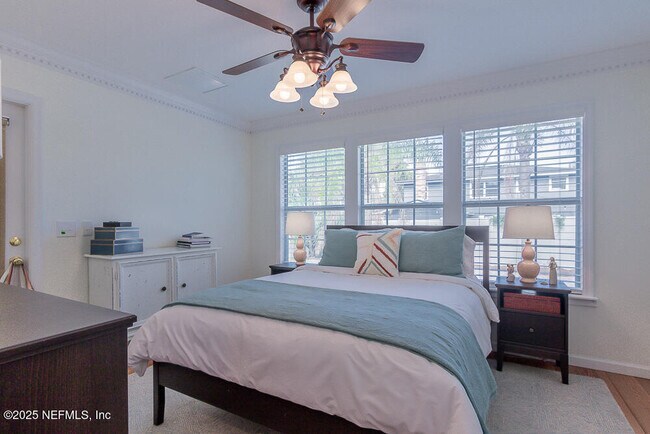 Building Photo - 214 Hopkins St