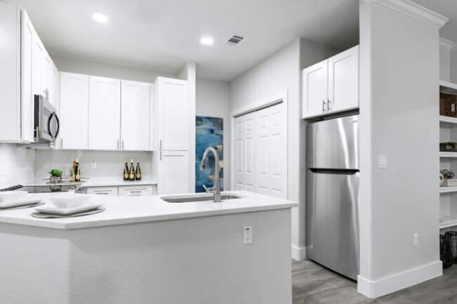 Building Photo - 1 bedroom in Austin TX 78748