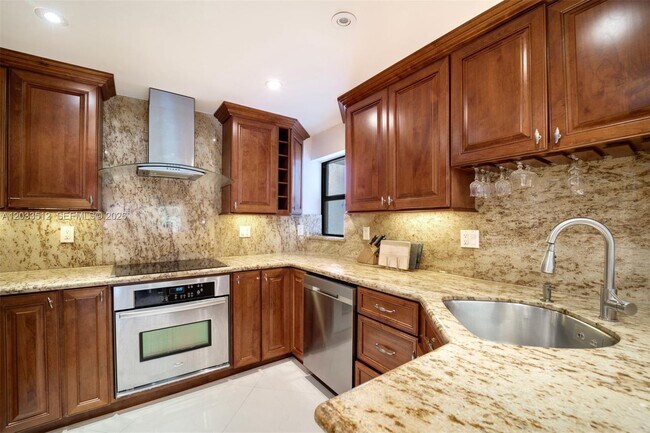 Building Photo - 317 Poinciana Island Dr